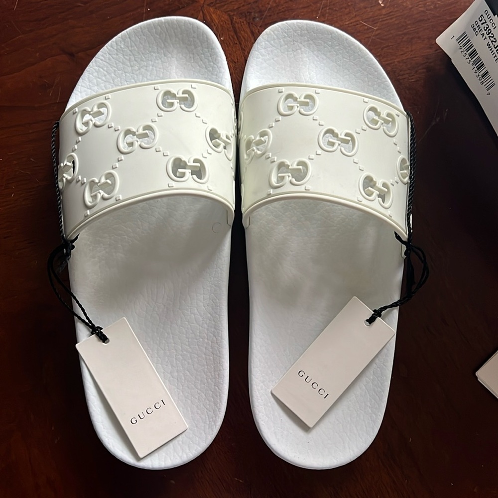 Gucci GG logo sandals in Great White size 38
